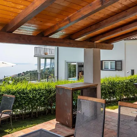 In With Seaview, Balcony, Air Condition, Wifi *