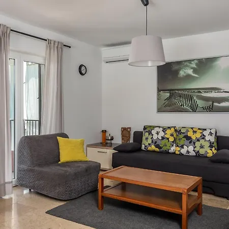 In With Seaview, Balcony, Air Condition, Wifi