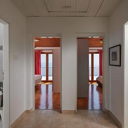 In With Seaview, Balcony, Air Condition, Wifi Holiday home Icici