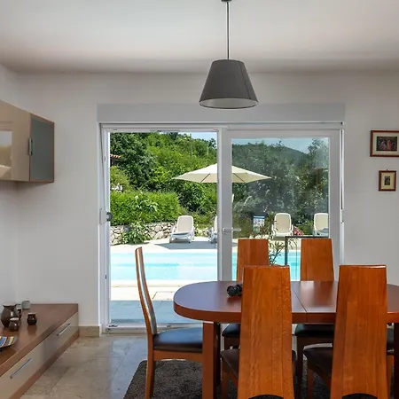 In With Seaview, Balcony, Air Condition, Wifi Holiday home *