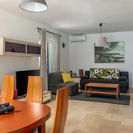 In With Seaview, Balcony, Air Condition, Wifi Icici