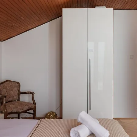 In With Seaview, Balcony, Air Condition, Wifi Holiday home
