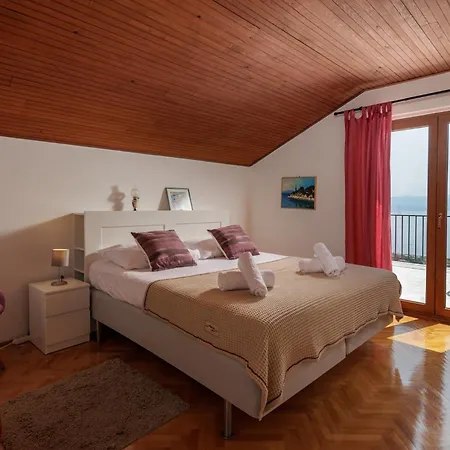 In With Seaview, Balcony, Air Condition, Wifi Holiday home