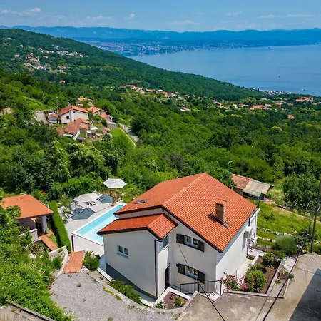 In With Seaview, Balcony, Air Condition, Wifi